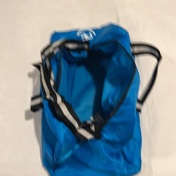NWOT Perry Ellis duffle bag - Picture 5 of 5